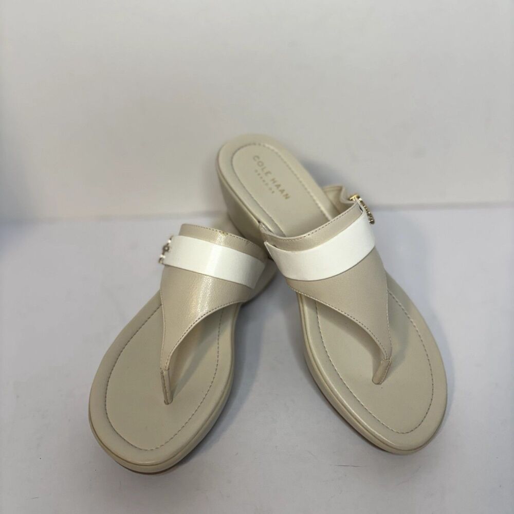 Cole Haan Thong Wedge Sandals Leather Beige White Gold Hardware Womens 8B - Picture 2 of 8